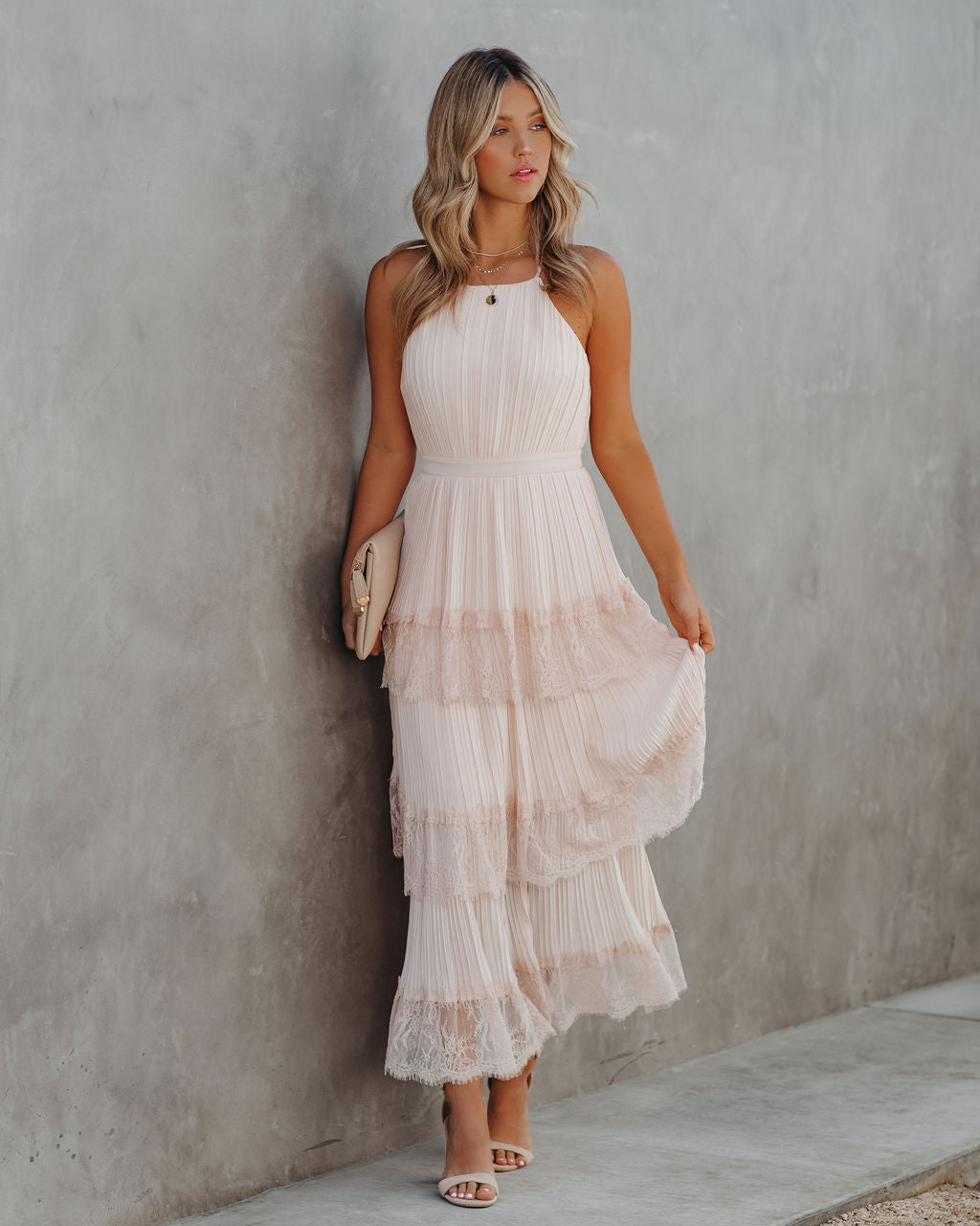 Affection – Plissiertes Maxikleid aus gestufter Spitze – Blush