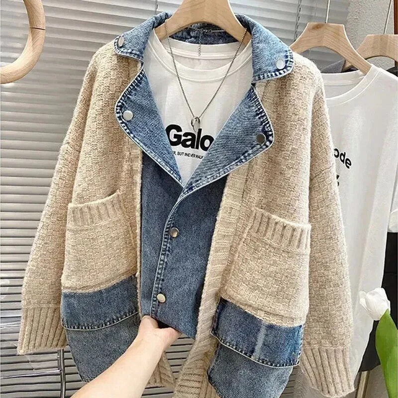 Chaqueta vaquera fresca con funda de cárdigan de punto