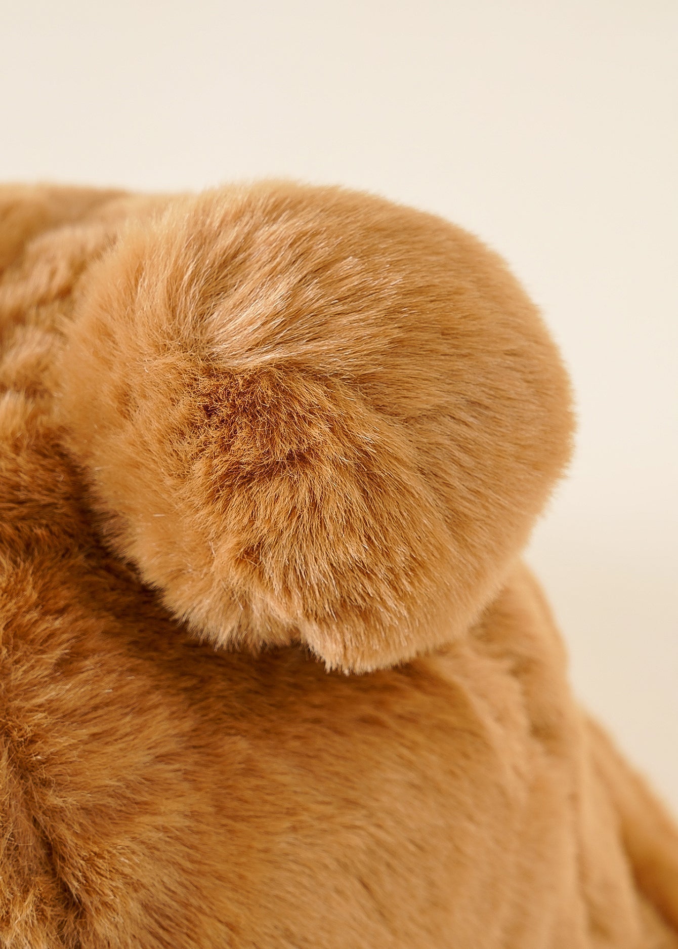 Gorro de piel sintética con decoración de orejas de oso