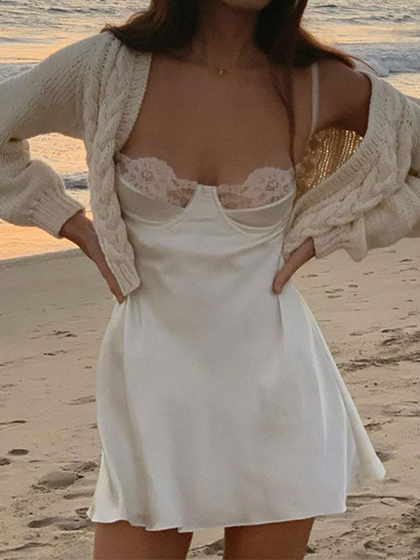 Minivestido lencero con paneles de encaje y espalda descubierta