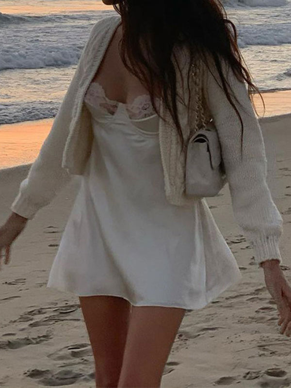 Minivestido lencero con paneles de encaje y espalda descubierta