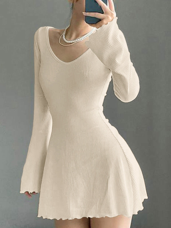 Schlichtes, gestricktes, langärmliges Minikleid