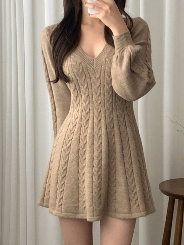 Vestido mini de manga larga con cuello en V y punto trenzado