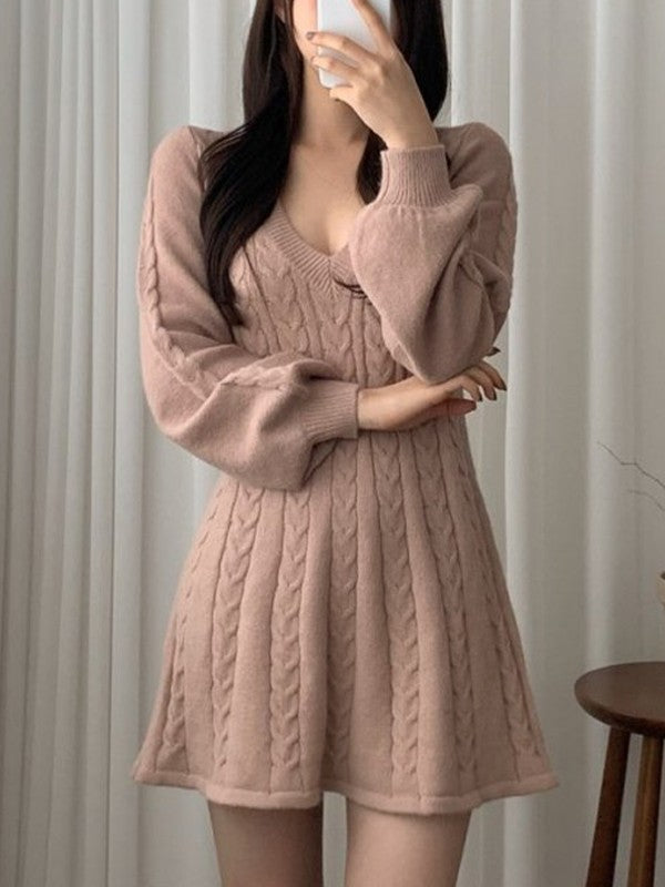 Vestido mini de manga larga con cuello en V y punto trenzado