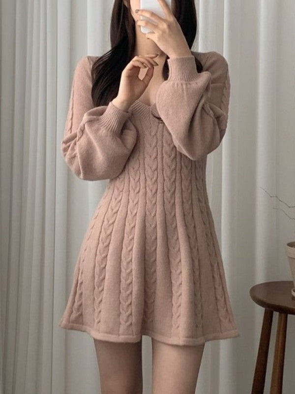 Vestido mini de manga larga con cuello en V y punto trenzado