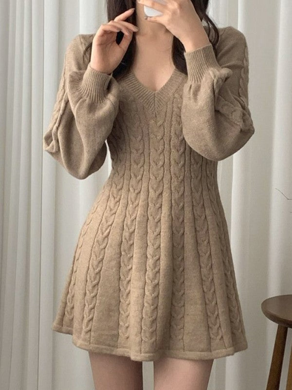 Vestido mini de manga larga con cuello en V y punto trenzado