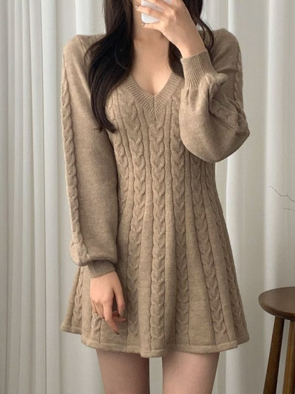 Vestido mini de manga larga con cuello en V y punto trenzado