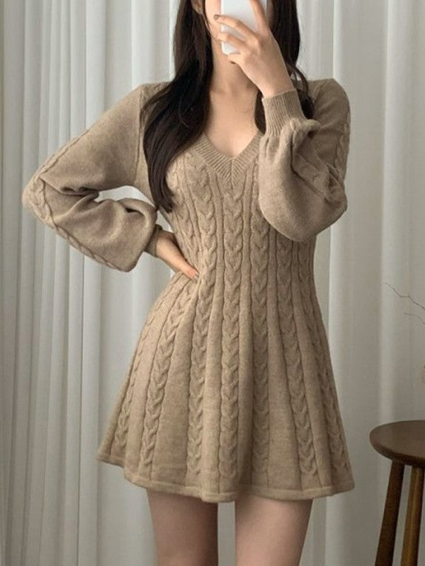 Vestido mini de manga larga con cuello en V y punto trenzado