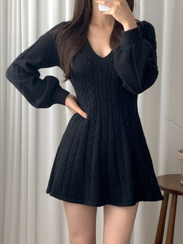 Vestido mini de manga larga con cuello en V y punto trenzado