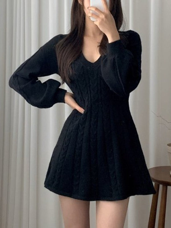 Vestido mini de manga larga con cuello en V y punto trenzado