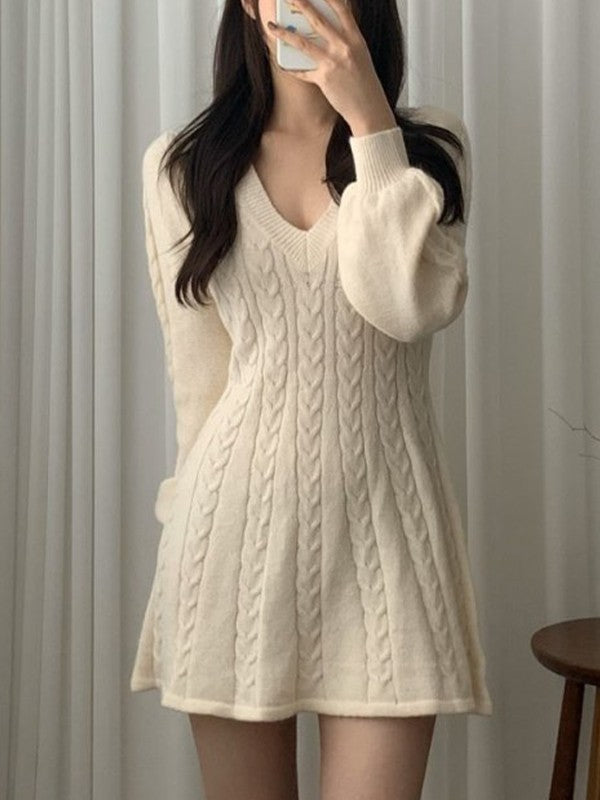 Vestido mini de manga larga con cuello en V y punto trenzado