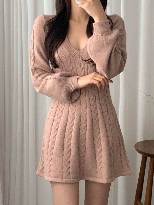 Vestido mini de manga larga con cuello en V y punto trenzado