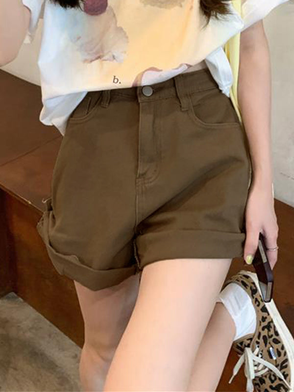 Braune Jeansshorts mit Bündchen am Saum