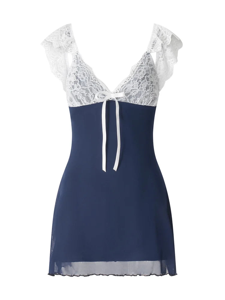 Ärmelloses Minikleid mit Spitzen-Patchwork und tiefem V-Ausschnitt und Trägern