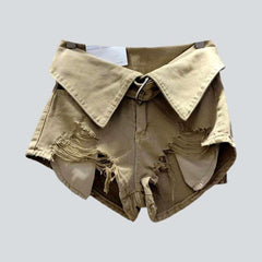 Shorts vaqueros desgastados con cuello y cintura
