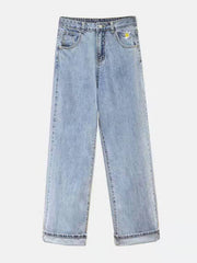 Lockere, schmale Jeanshose mit weitem Bein und Blumenstickerei