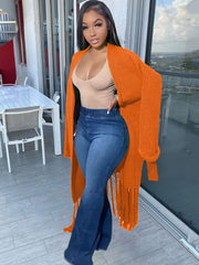 Langärmlige Strickjacke mit einfarbiger Quaste