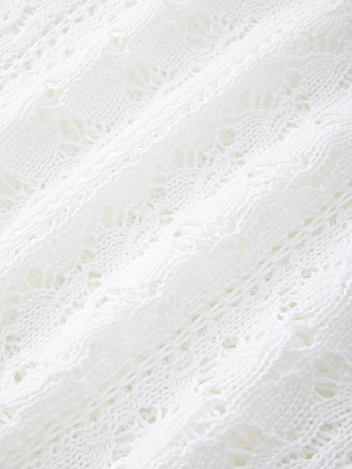 Weißes, offenes Stricktop mit Bindeband vorne