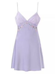 Minivestido morado con cuello en V