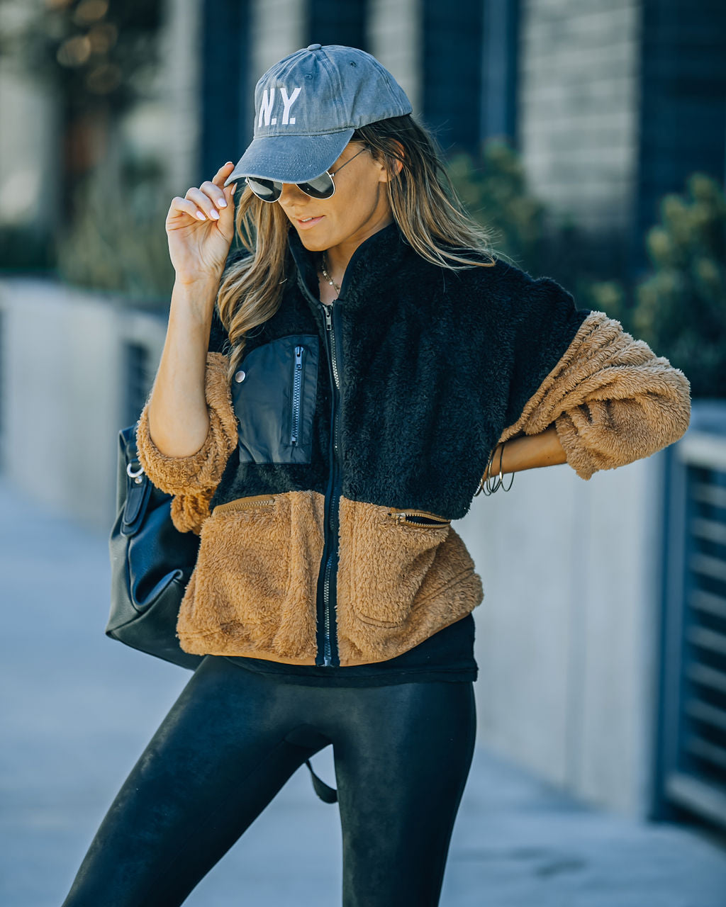 Nava – Colorblock-Reißverschlussjacke mit Taschen - Schwarz
