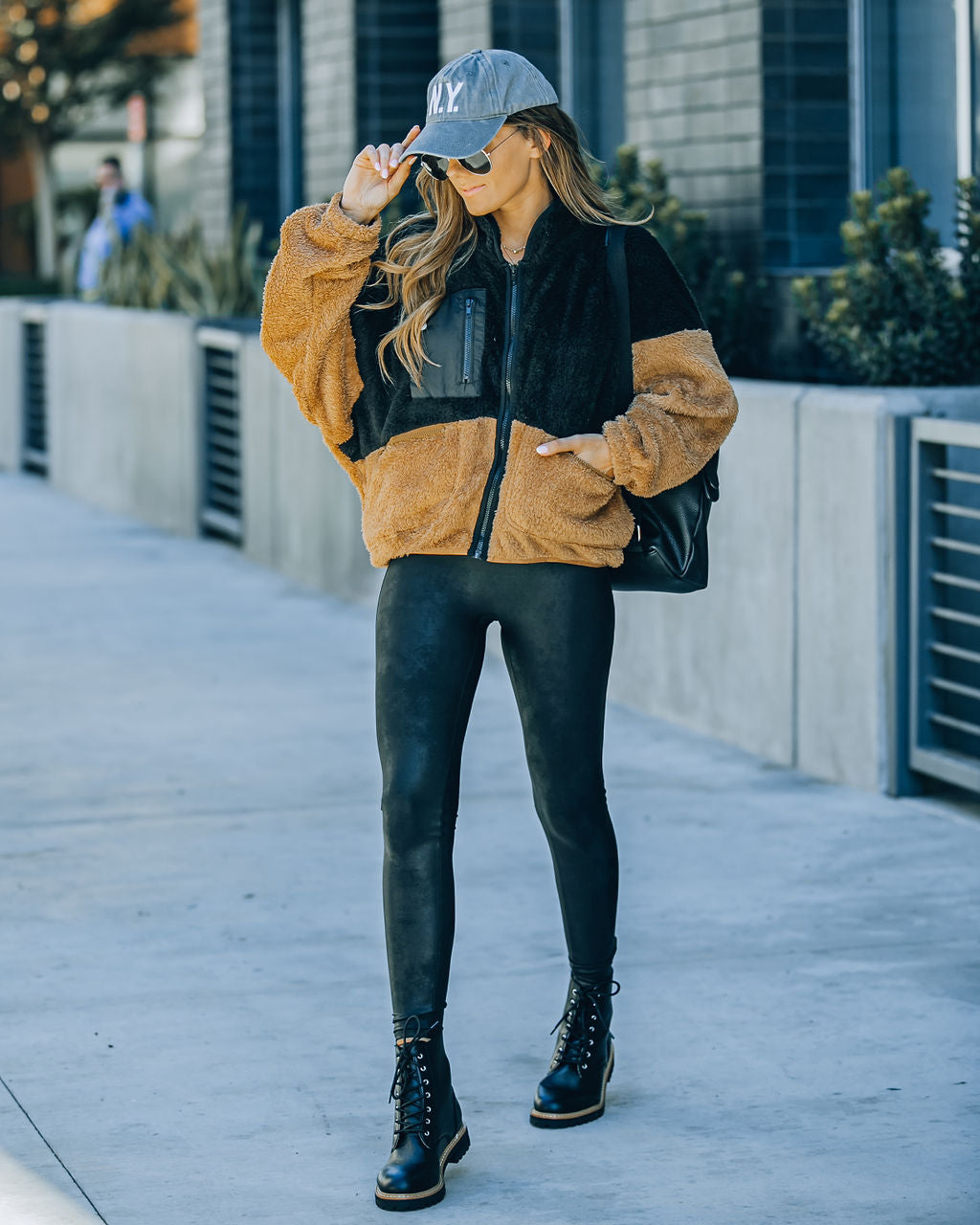 Nava – Colorblock-Reißverschlussjacke mit Taschen - Schwarz