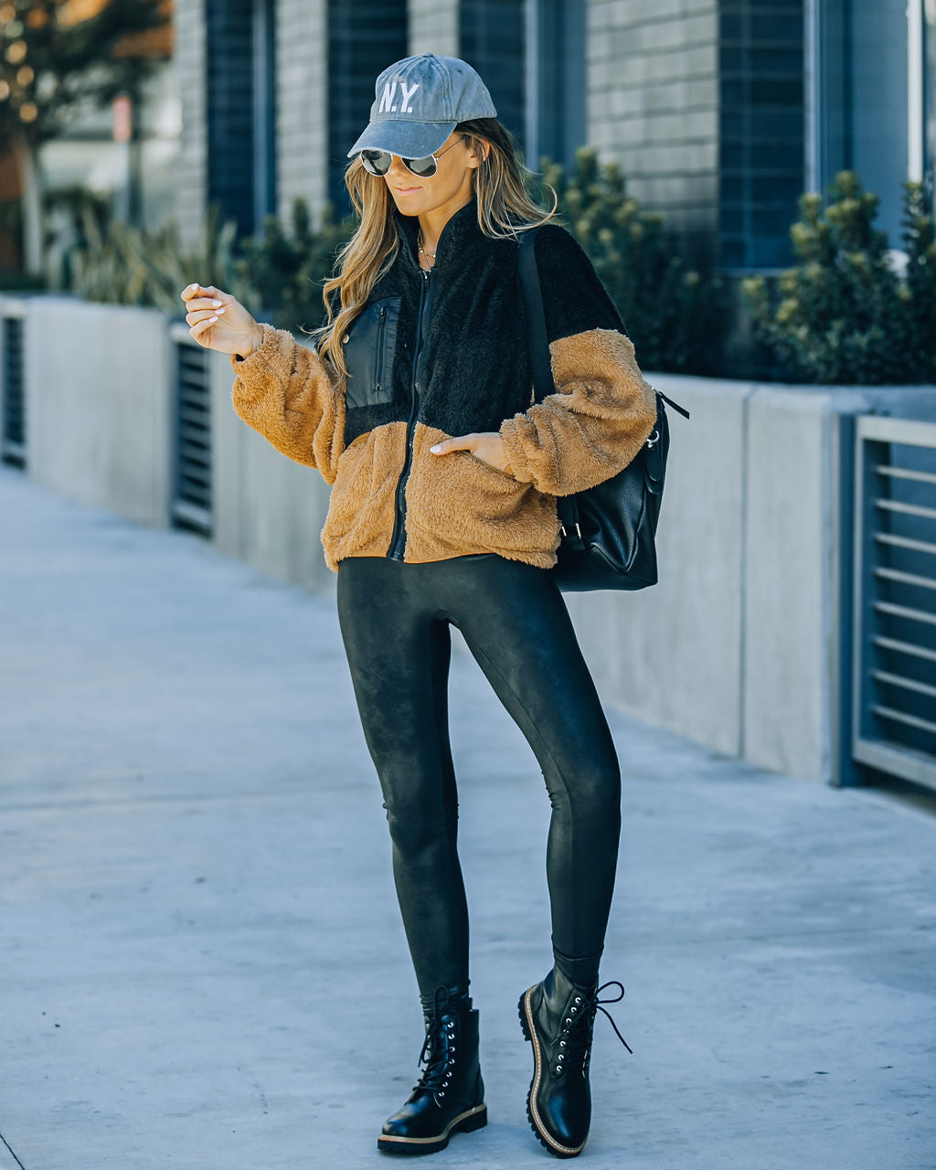 Nava – Colorblock-Reißverschlussjacke mit Taschen - Schwarz