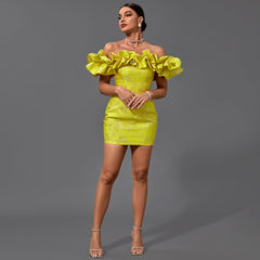 Vestido mini ajustado plisado con hombros descubiertos