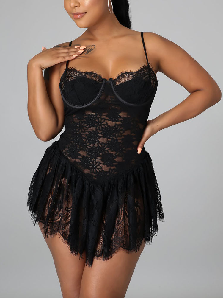 Vestido de encaje con tirantes finos