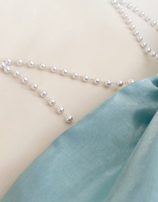 Minikleid mit Schleifenverzierung und Trägern in Himmelblau