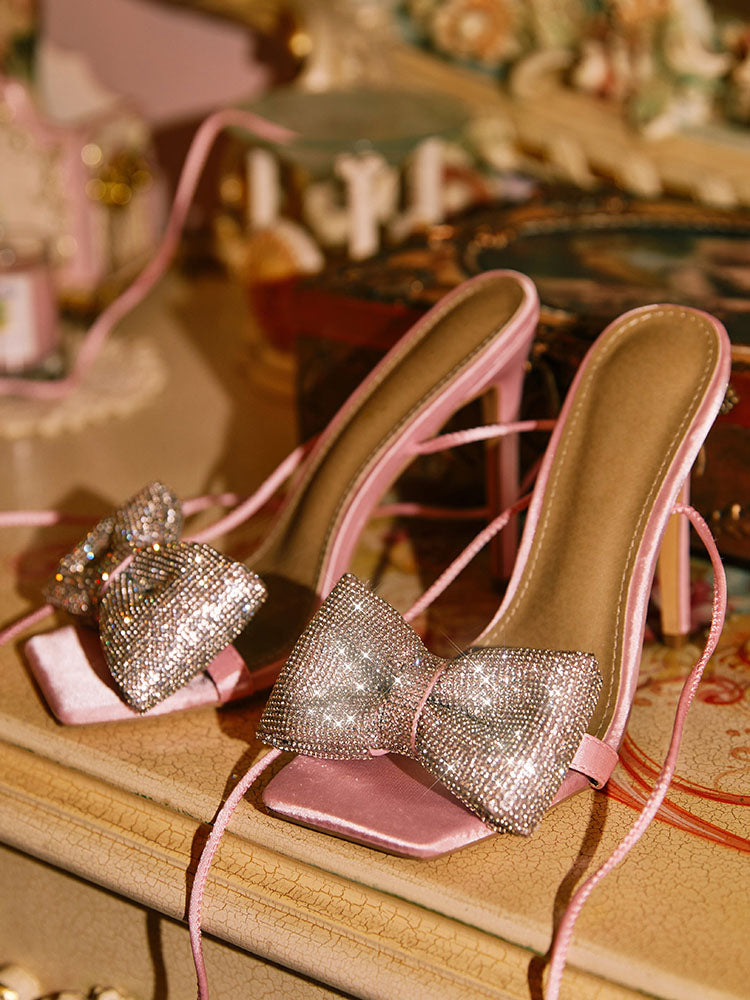 High Heels mit Schleife und Strasssteinen