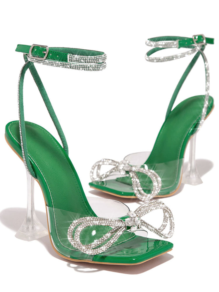 Tacones altos con punta cuadrada y lazo brillante