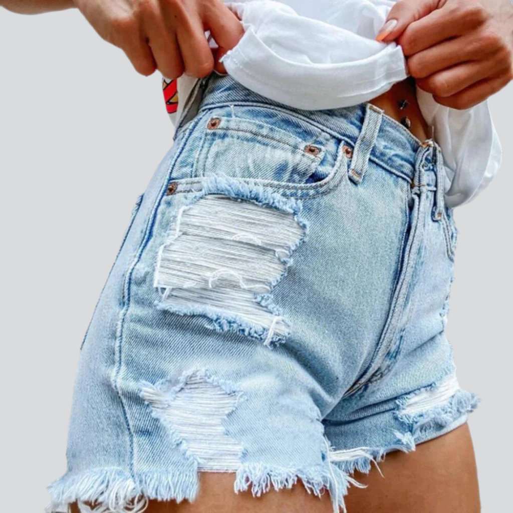 Jeansshorts mit Print auf der Gesäßtasche