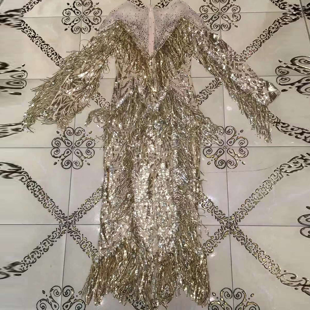 Vestido maxi ajustado con borlas, manga larga y cuello redondo