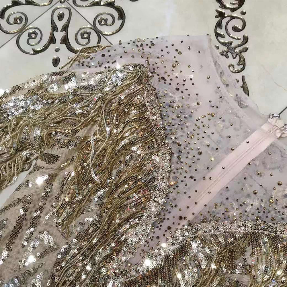 Vestido maxi ajustado con borlas, manga larga y cuello redondo