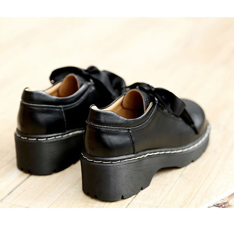 Oxford-Schuhe mit runder Zehenpartie und Retro-Schleife