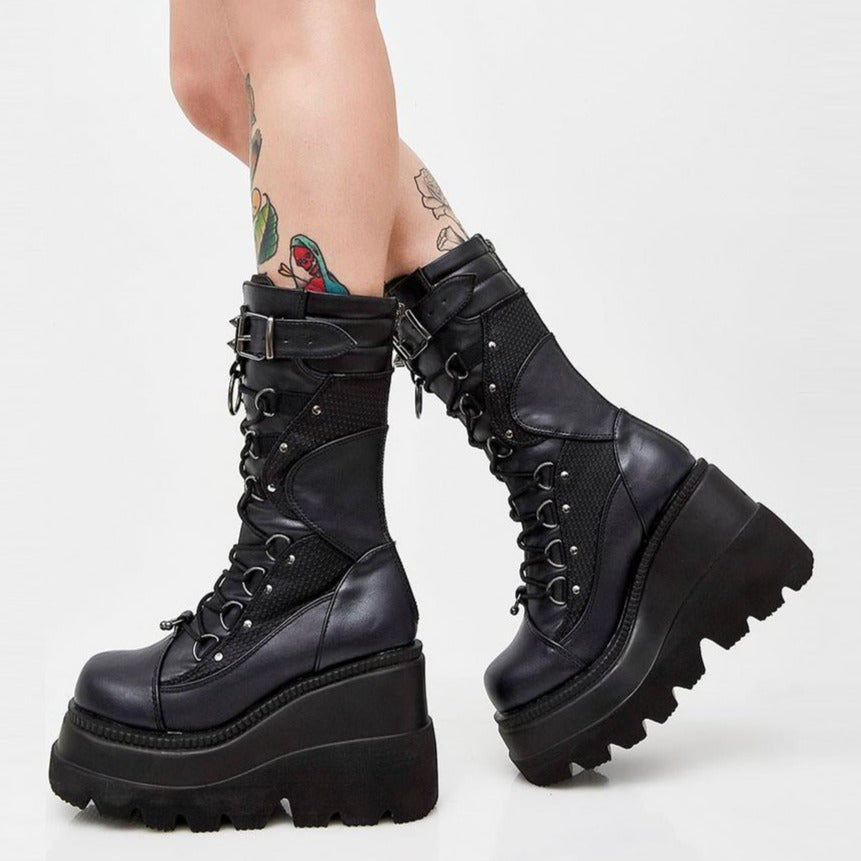 Gothic-Stiefel mit hohem Plateau