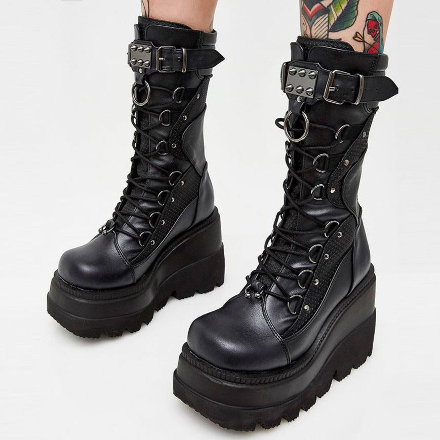 Gothic-Stiefel mit hohem Plateau