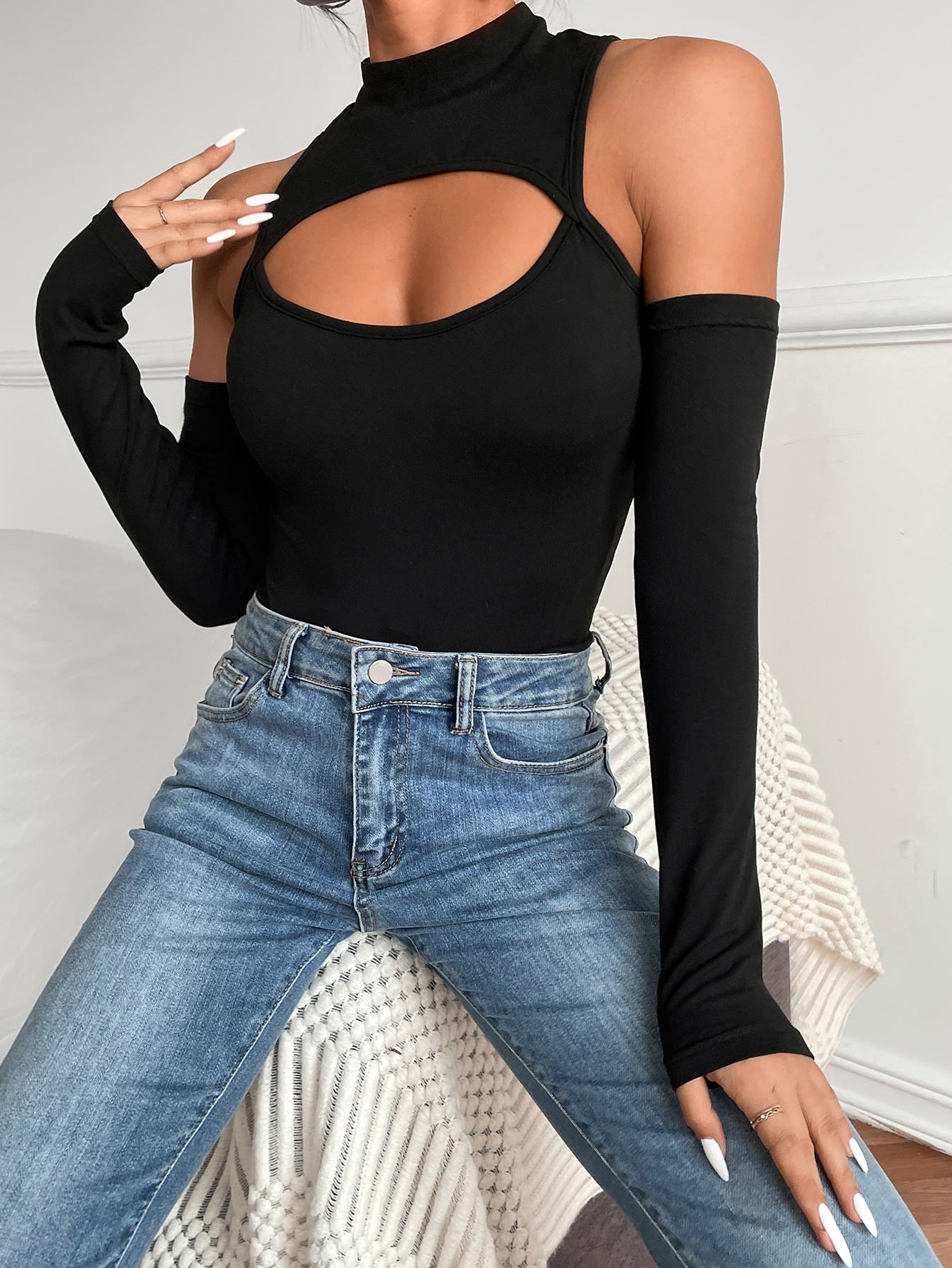Bodysuit mit hohem Halsausschnitt und Cut-Out vorne