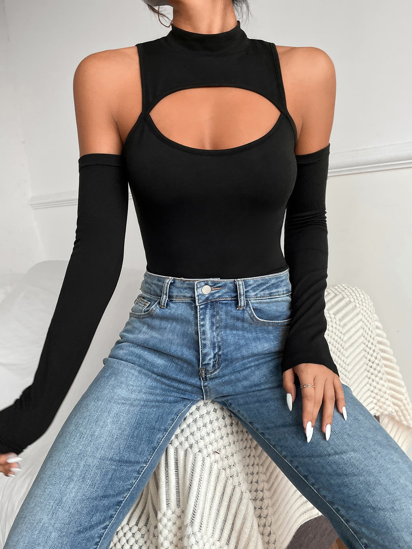 Bodysuit mit hohem Halsausschnitt und Cut-Out vorne