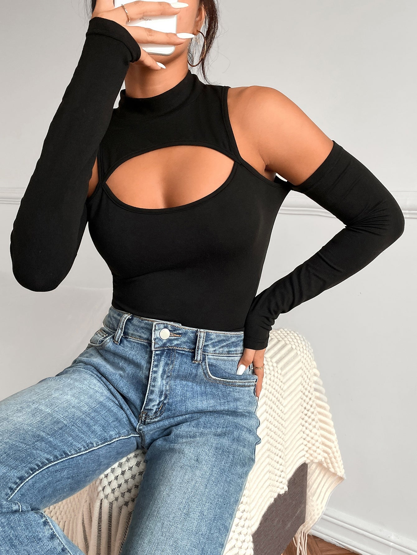 Bodysuit mit hohem Halsausschnitt und Cut-Out vorne