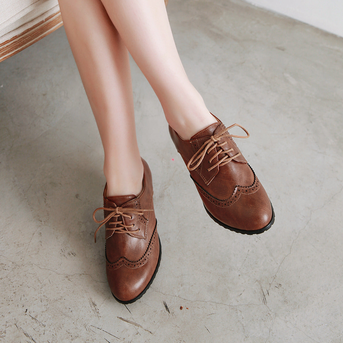 Damen Oxford Schuhe Geschnitzter Schnürstiefel mit mittlerem Absatz