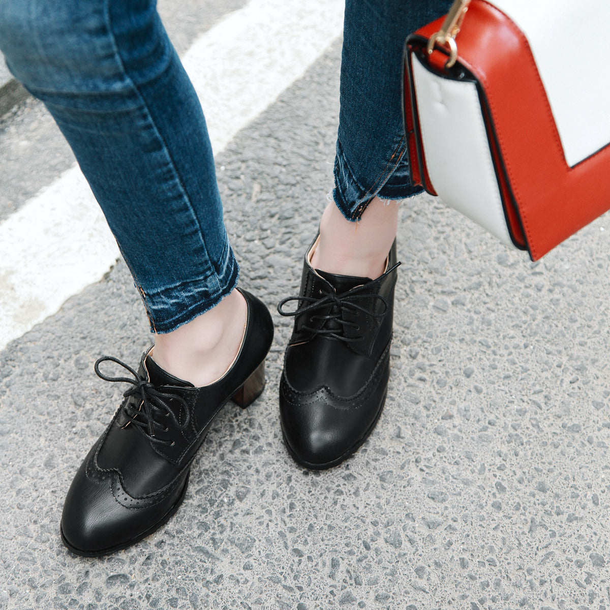 Damen Oxford Schuhe Geschnitzter Schnürstiefel mit mittlerem Absatz