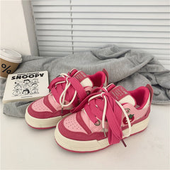 Rosa Erdbeer-Sneaker