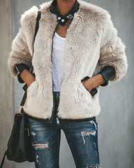 Chaqueta con bolsillos y ribete de piel sintética Vanity 