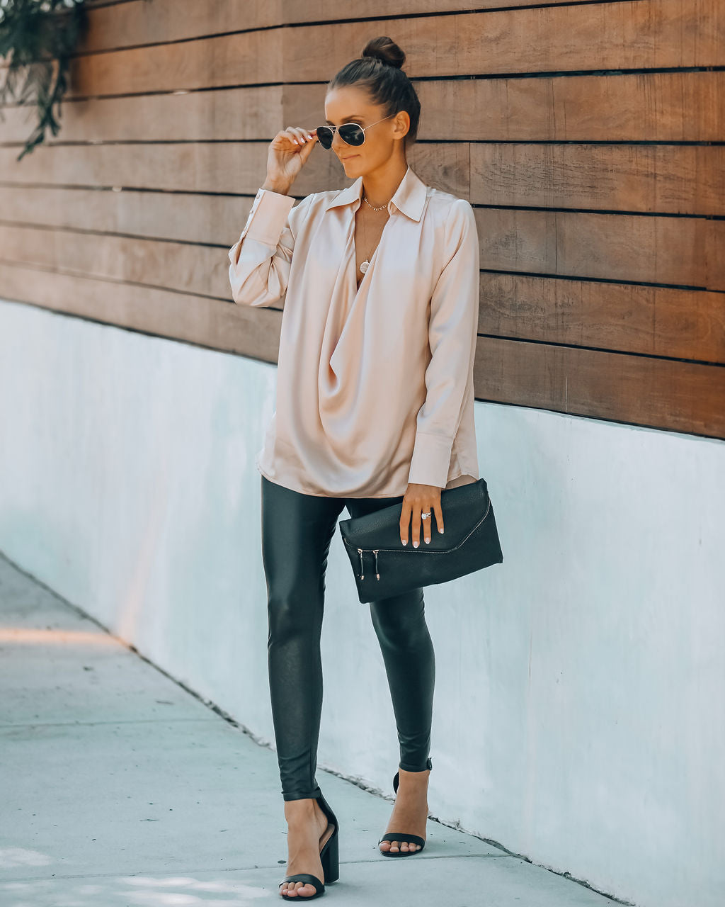 Problem Solved Satin-Bluse mit Kragen – Hautfarben