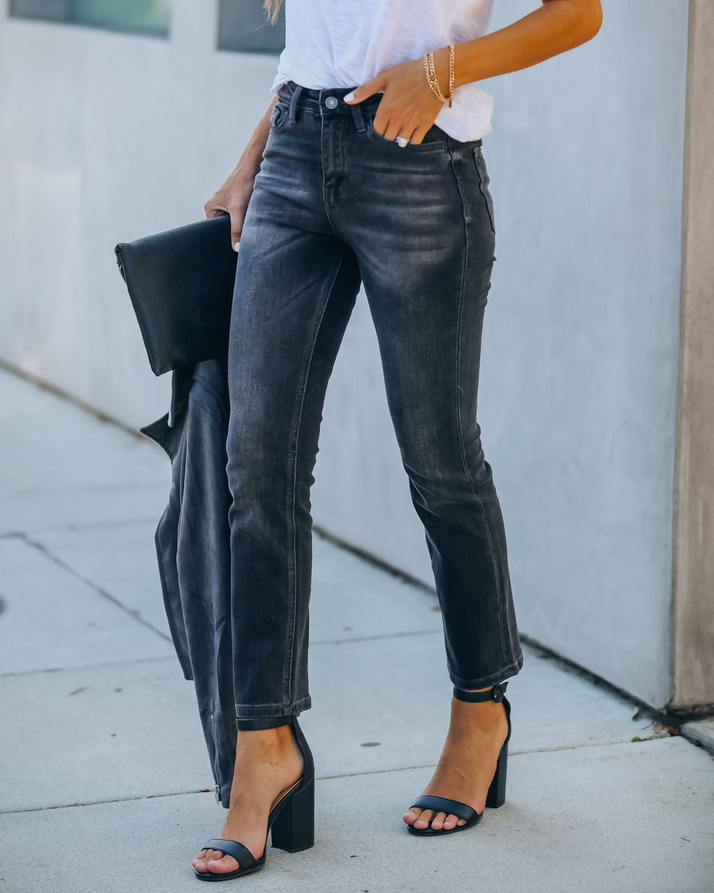 Aaron – Hoch sitzender Denim mit geradem Bein