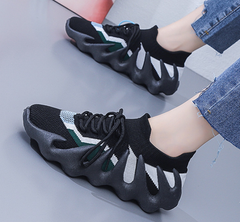 Atmungsaktive Sneakers aus Strick mit Schnürung