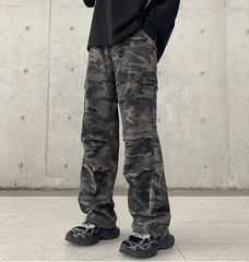 Pantalones cargo de camuflaje de corte holgado