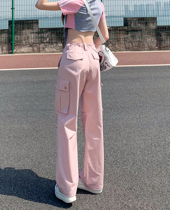 Pantalones cargo rectos de color rosa fruncido
