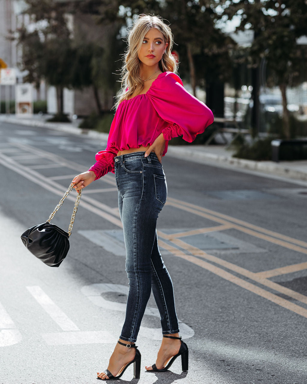 Negin Satin-Kurzbluse mit ausgestelltem Bein - Magenta